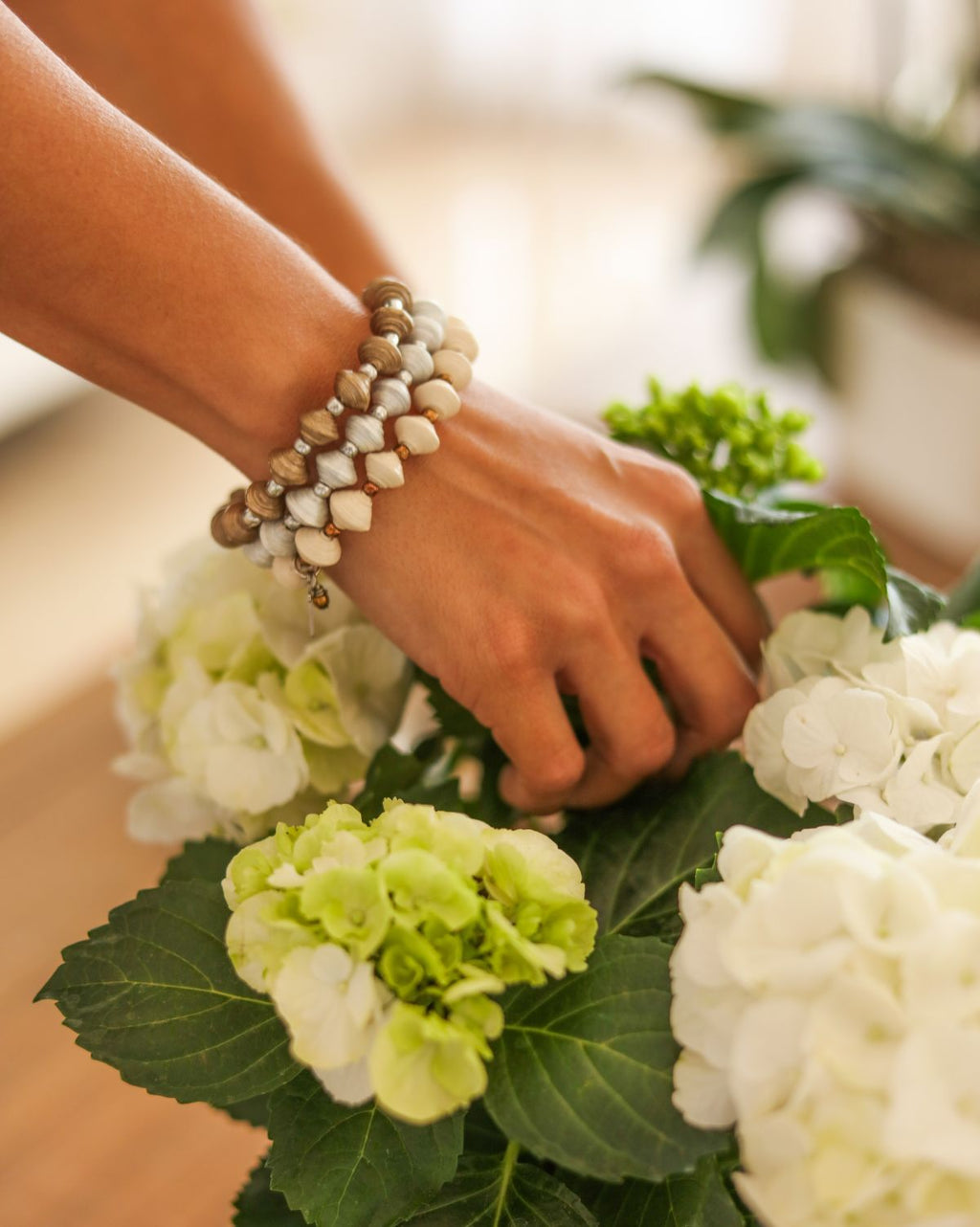 Elirose Paper Bead Bracelet Set - Silver Plated Cross